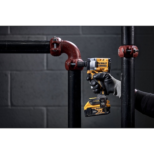 ATOMIC 20V MAX* 1/2 in. Cordless Impact Wrench with Hog Ring Anvil Kit