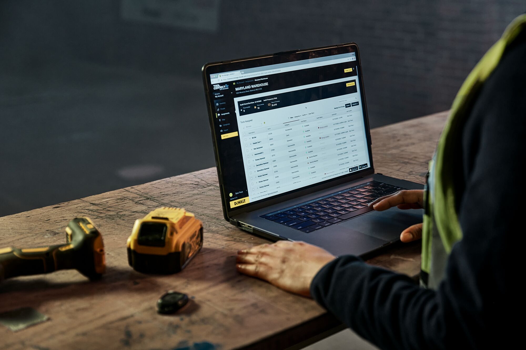 DEWALT MATRIX™ Jig Cordless Drill is placed on the table. DEWALT MATRIX™ Jig Cordless Drill is placed on the table.