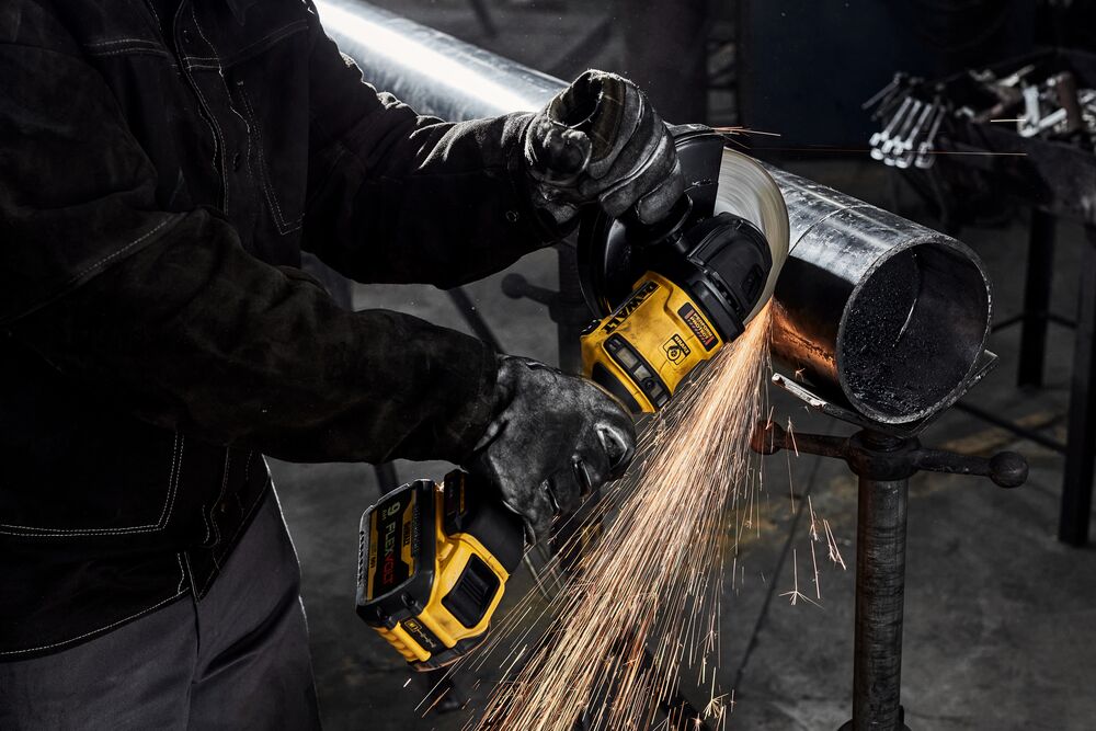 7 INCH BRUSHLESS CORDLESS GRINDER WITH KICK BACK BRAKE being used for cutting metal pipe. 7 INCH BRUSHLESS CORDLESS GRINDER WITH KICK BACK BRAKE being used for cutting metal pipe.