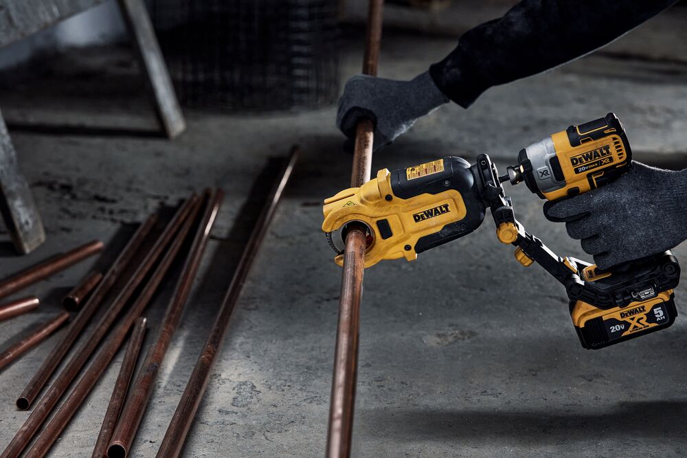 End user using DEWALT IMPACT CONNECT Copper Cutter attachment on Impact Driver to cut copper pipe. End user using DEWALT IMPACT CONNECT Copper Cutter attachment on Impact Driver to cut copper pipe.