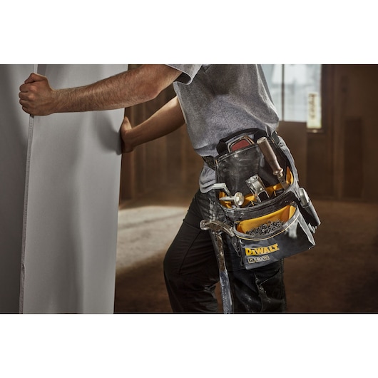CONSTRUCTION WORKER WEARING DEWALT PROFESSIONAL TOOL POUCH