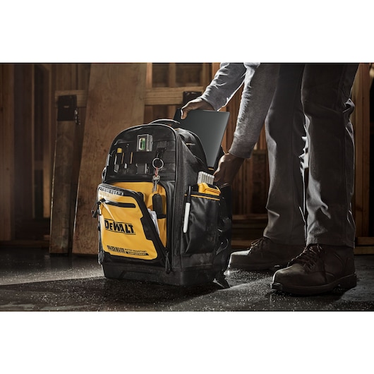 CONSTRUCTION PRO USING DEWALT PROFESSIONAL BACKPACK 